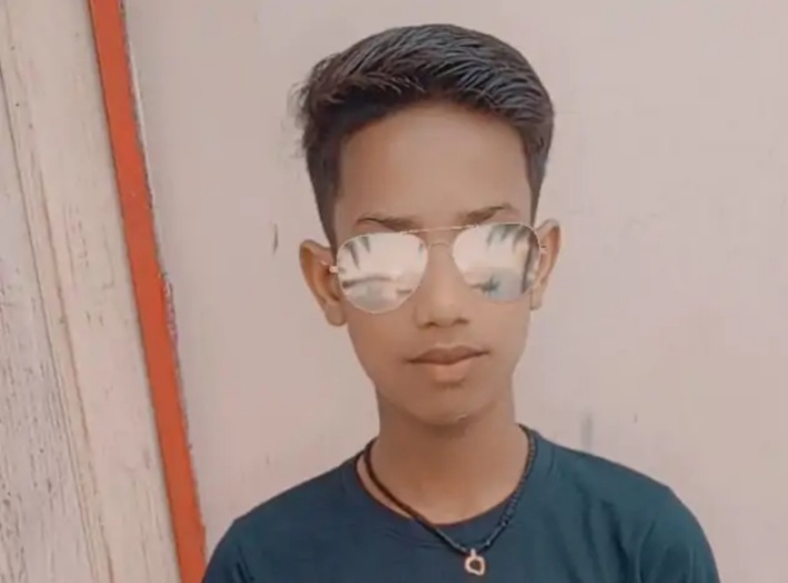 ट्रेन की चपेट से किशोर की मौत